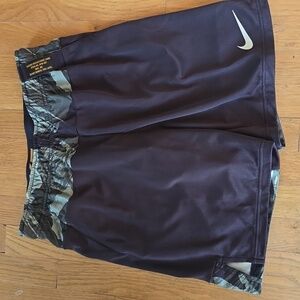 NIKE BRAND MENS BLACK AND GREEN CAMO ATHLETIC TRAINING SHORTS SIZE SMALL
